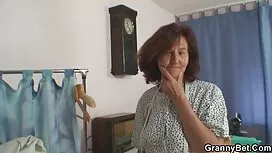 Cô bên với bốn cô du ...