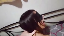 Cô gái xinh đẹp, tỏa ...