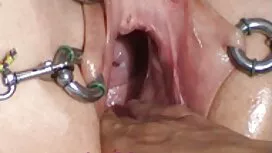 Tự: cô gái tóc vàng  ...