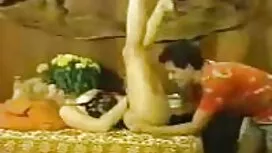 Châu á với cô đồ chơ ...