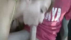 Hai chàng trai trẻ v ...