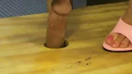 Cô bé và sau đó ngón ...